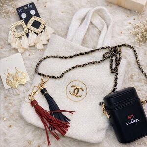 🔥6FER CHANEL white mesh bag-Chanel micro crossbody- 2 tassels-2 pair of earrings